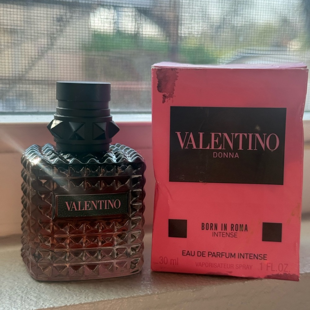 Valentino Donna Born in Roma Intense